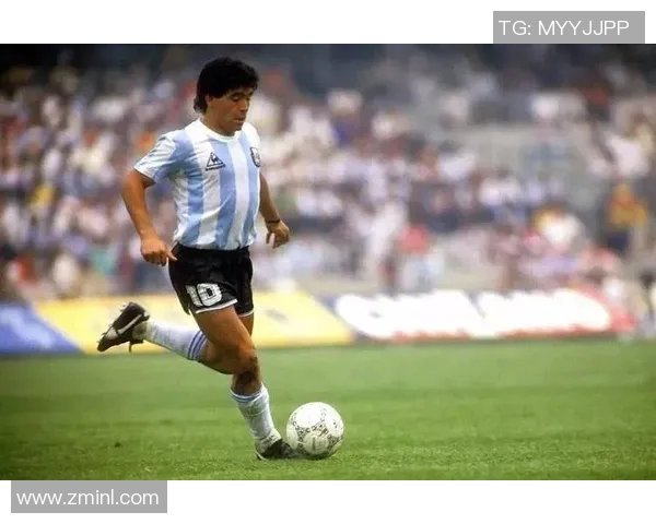 划时代的足球明星如何改变了全球足球的格局与文化